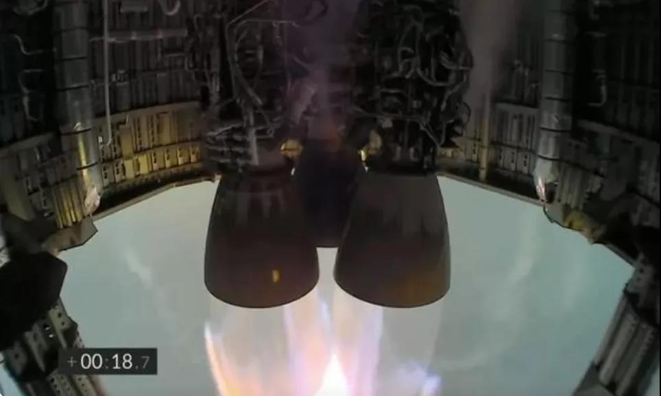 又炸了！大雾天试飞，SpaceX星舰SN11空中爆炸