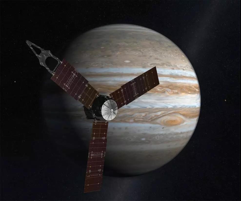 《自然》封面：朱诺号发现木星炫目的南北极气旋和神奇的内部结构
