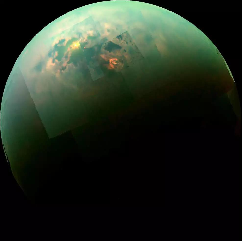 它是土星最大的卫星，它是地球之外唯一一颗有湖海、会下雨的天体