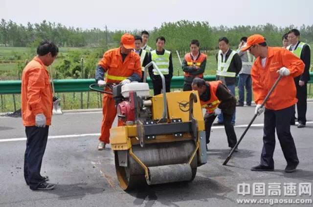 【安徽】高速公路路面养护试用低温新材料