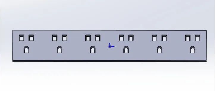 SolidWorks线性阵列小技巧：完美对称