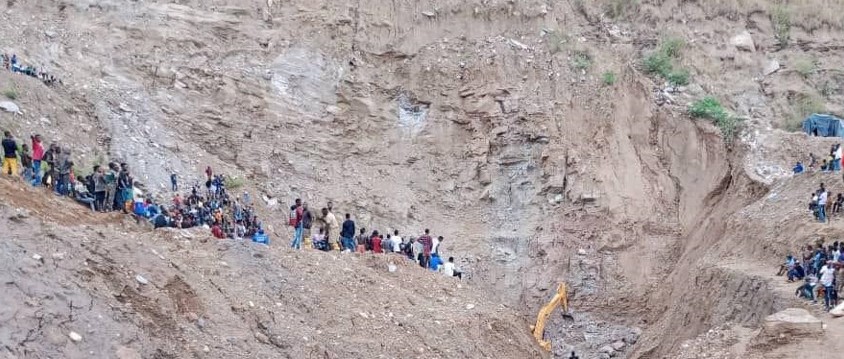 矿难 | 露天矿排土场倒塌导致至少30人被埋