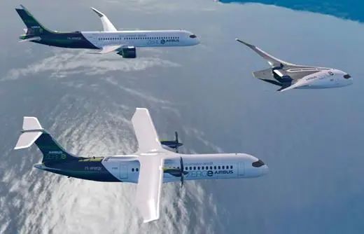 .空中客车公司的三架概念性氢燃料客机都将氢燃料燃气轮机与产生电力的氢燃料电池相结合。涡轮螺旋桨飞机（底部）最多可搭载 100 名乘客，航程为 1000 海里。其他飞机最多可搭载 200 名乘客，航程为 2000 海里。