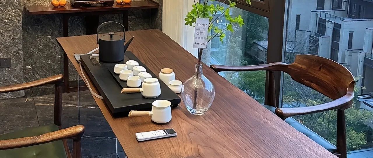 北美黑胡桃大板桌：百年沉淀的自然艺术品