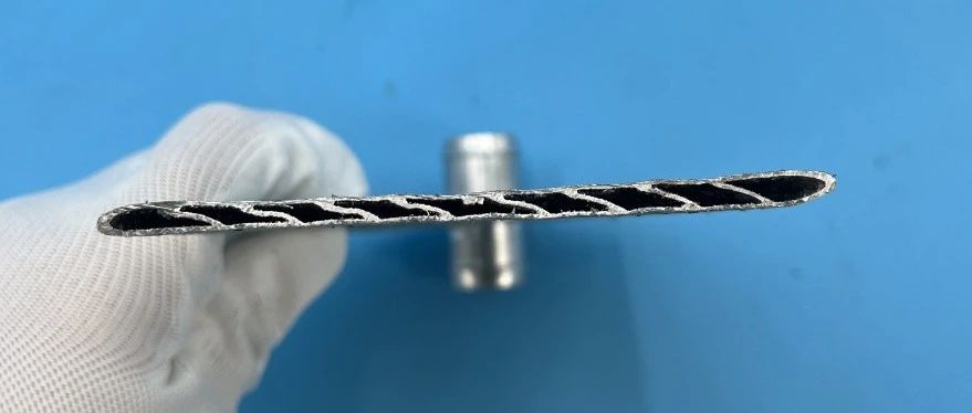 理想MEGA多合一液冷板-麒麟 5C 电池热管理系统的关键
