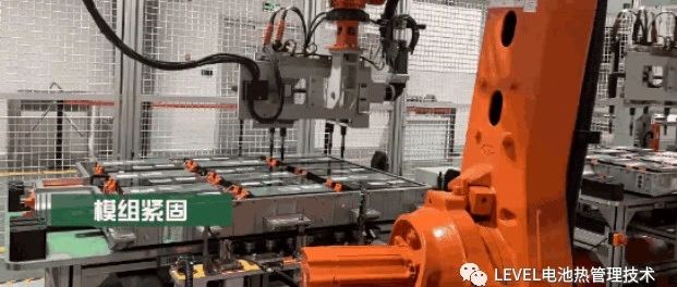 动图演示：动力电池包成组与性能检测