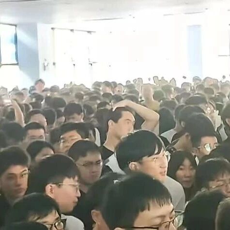 在中核的招聘会上学历在招聘会里是最不值钱的东西，天下英雄如过江之鲫