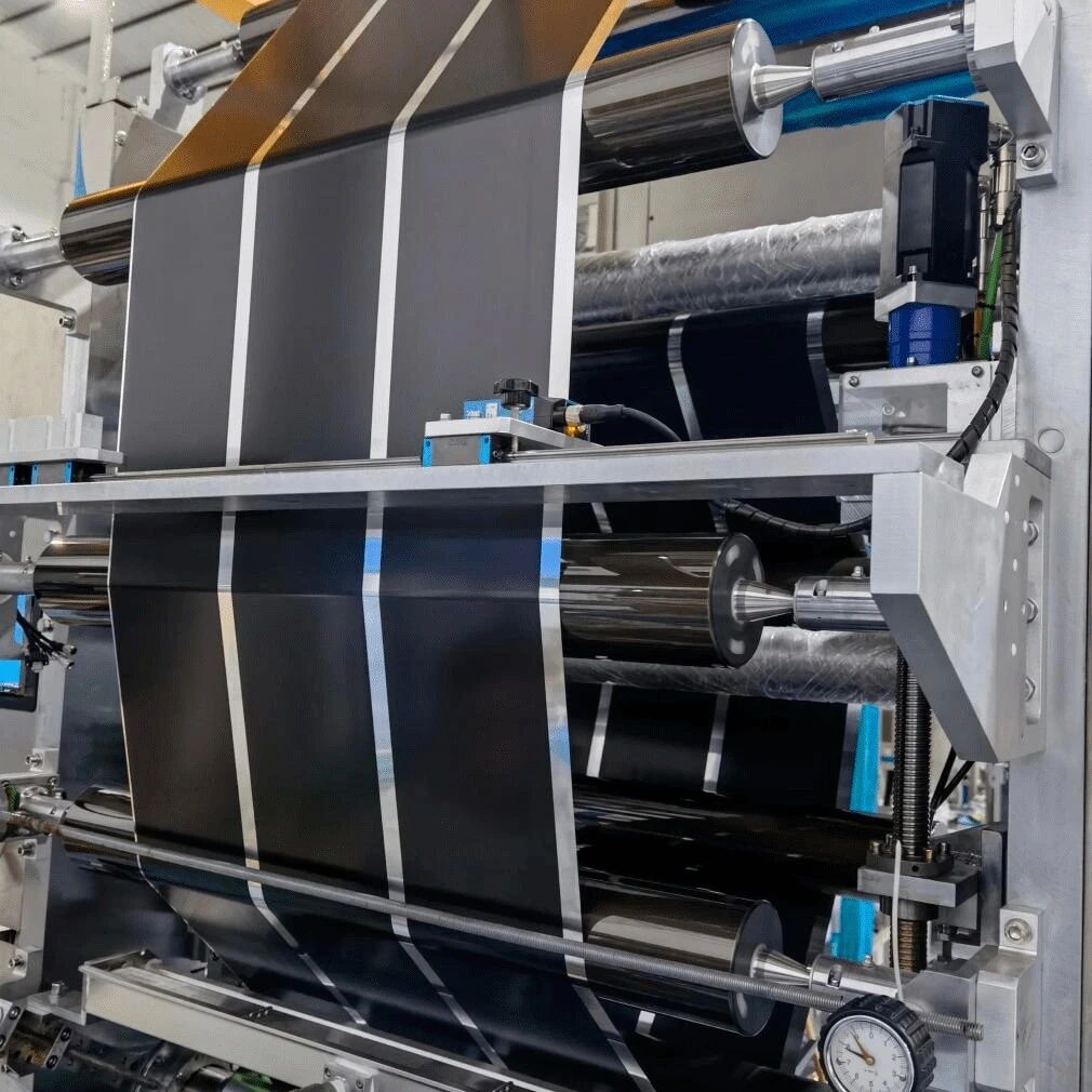 “芯”动涂绘师：锂电池涂布机的微米级智造舞步！