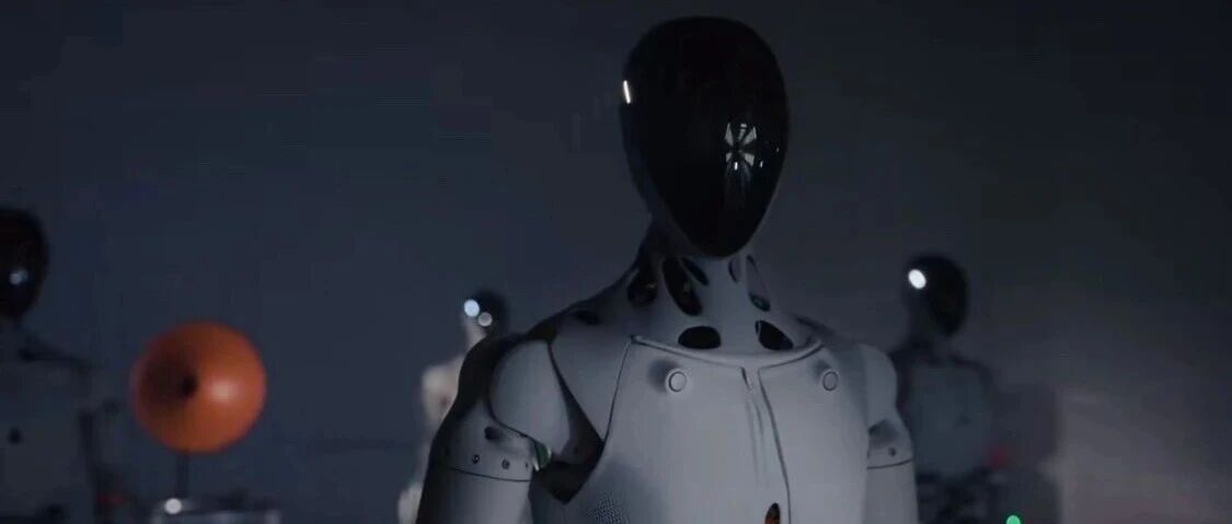 小鹏机器人IRON亮相！3D打印技术塑造“肌肉”骨骼