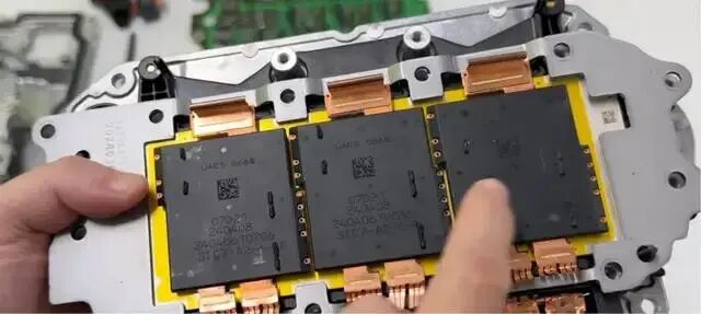 拆解小米SU7逆变器：这几个设计非常亮眼-有驾