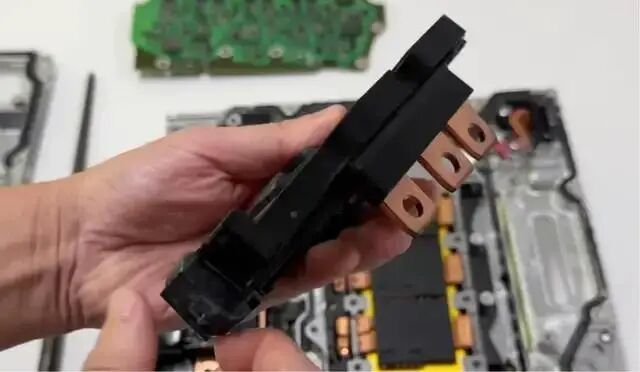 拆解小米SU7逆变器：这几个设计非常亮眼-有驾