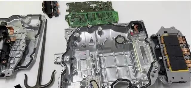 拆解小米SU7逆变器：这几个设计非常亮眼-有驾