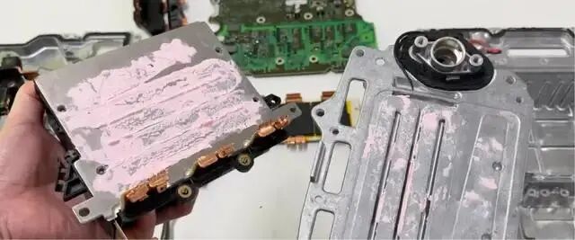 拆解小米SU7逆变器：这几个设计非常亮眼-有驾