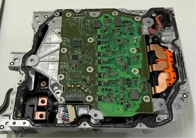 拆解小米SU7逆变器：这几个设计非常亮眼-有驾