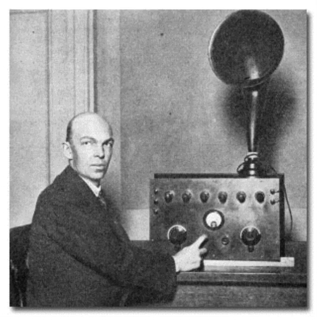The Hollow Vindication of Edwin Armstrong. - Twenty First Summer