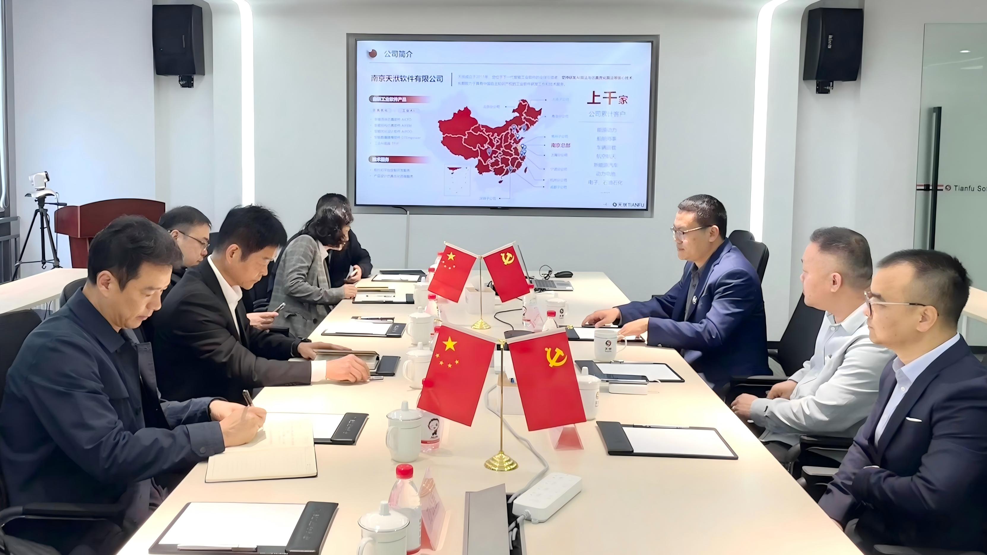 会议讨论.jpg 会议讨论.jpg