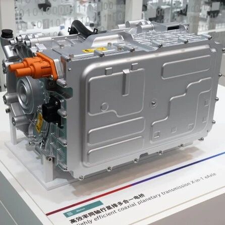 【2026北京车展报道】联合电子推出新一代逆变器和电驱桥