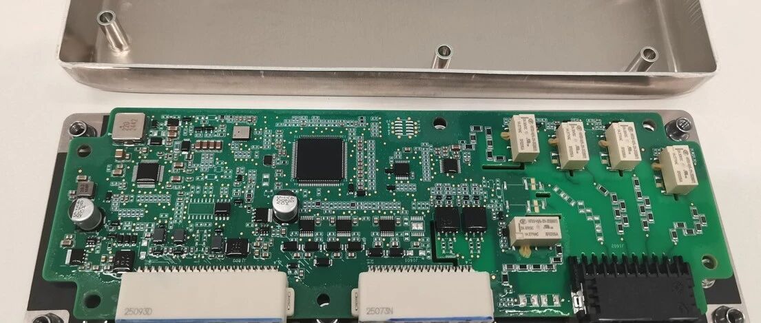 一起学习分析下问界某款车型上的BMS控制板与采样板