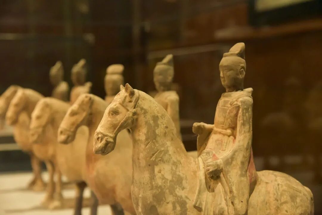 骑马人物陶俑