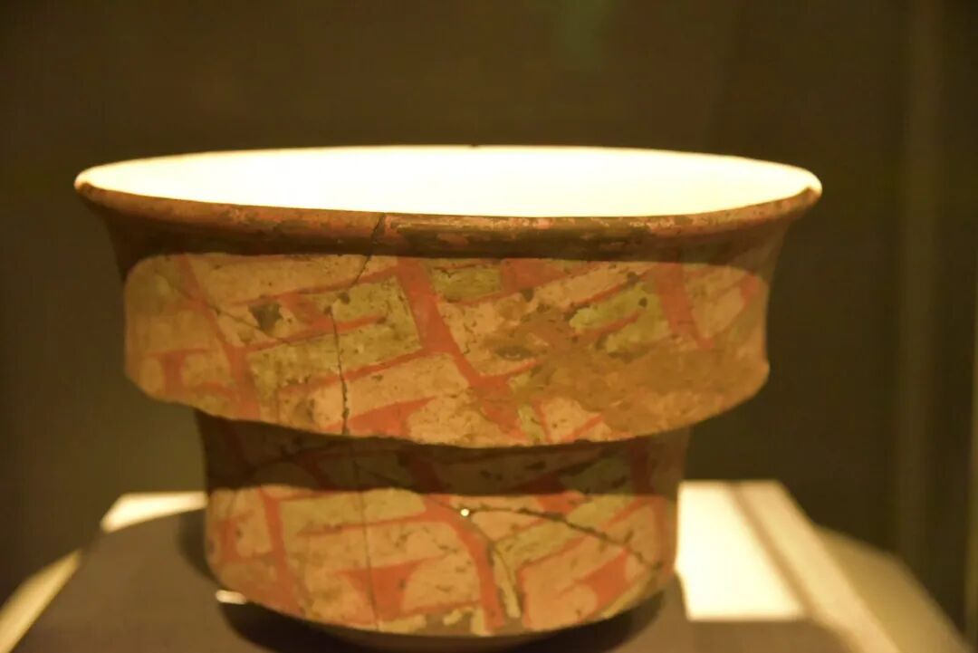 彩绘陶器