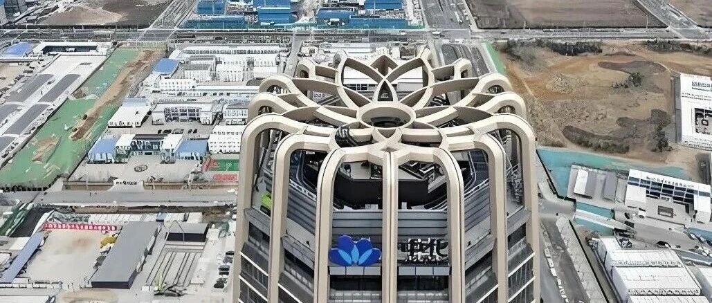 150米高空开出一朵牡丹！雄安中化总部塔冠，上万块异形铝板怎么装？