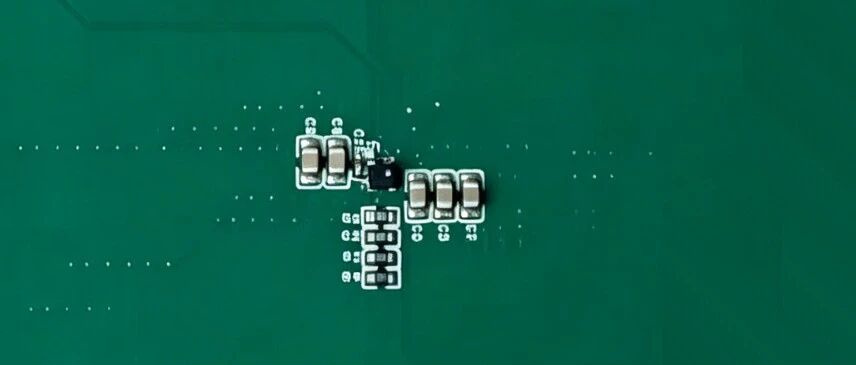 2×2mm、4A，外围7颗阻容，模块没电容大，这颗国产电源有点狠