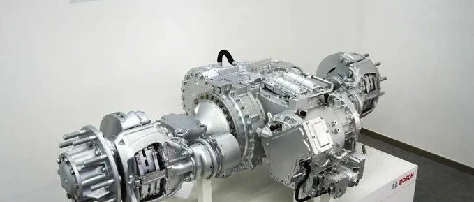 自研电驱桥 + 底部换电，深向星途 6×4 纯电重卡，重塑大宗运输生产力